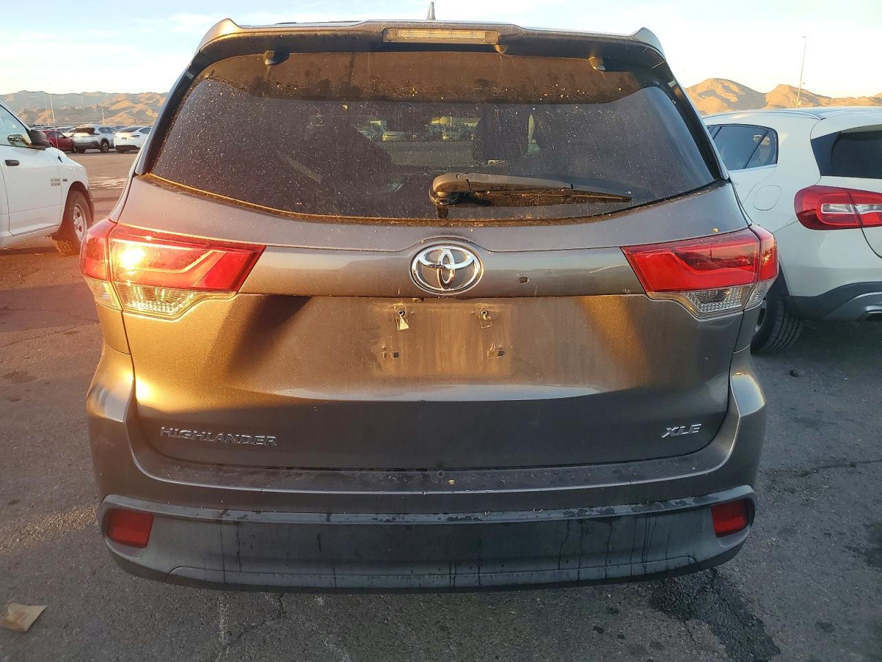 2018 TOYOTA HIGHLANDER