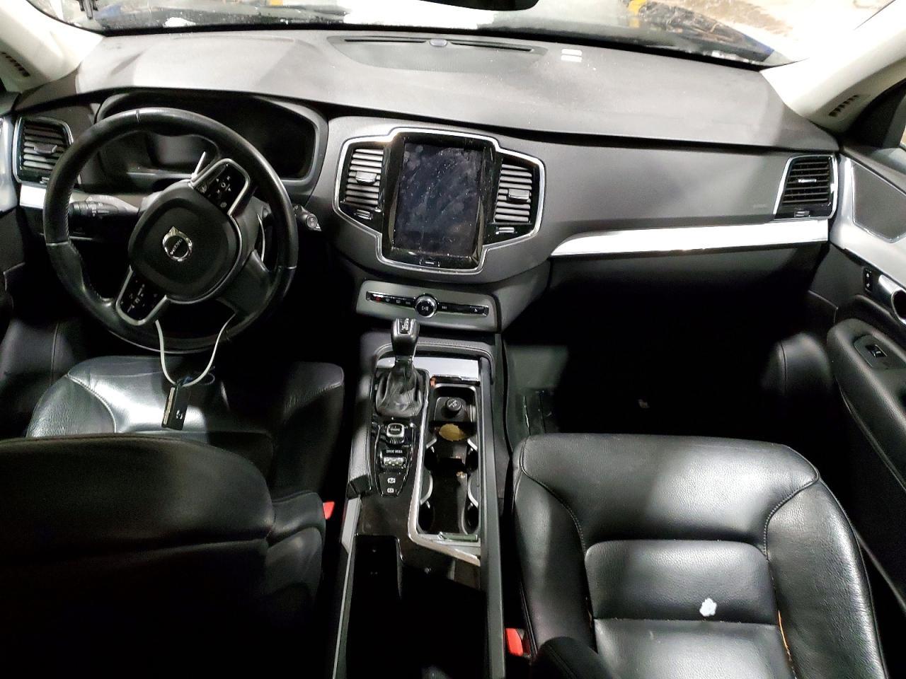 2017 VOLVO XC90