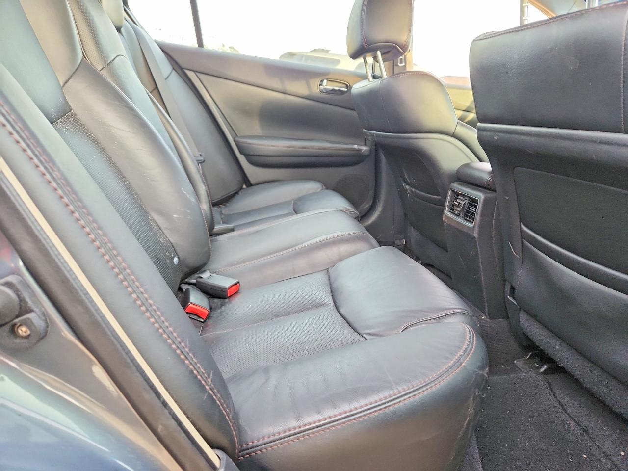 2010 NISSAN Maxima