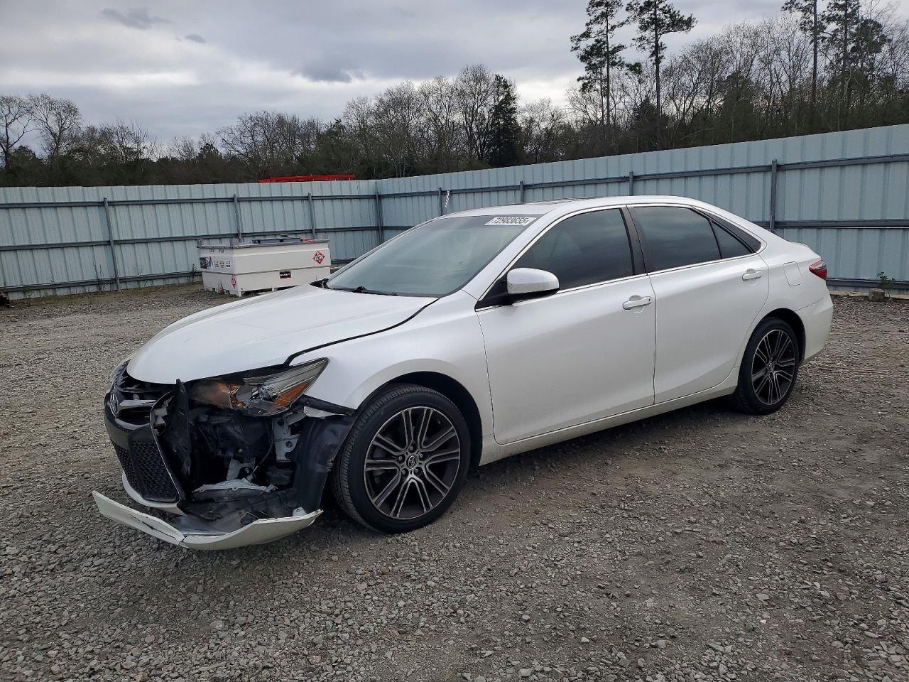 2016 TOYOTA CAMRY