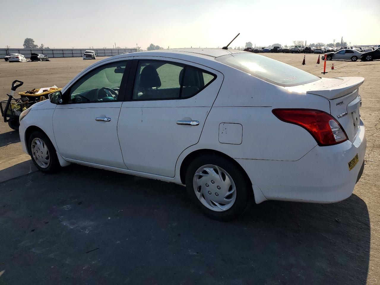 2015 NISSAN VERSA