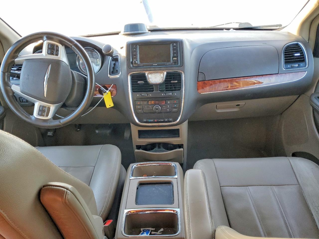 2016 CHRYSLER Town & Country