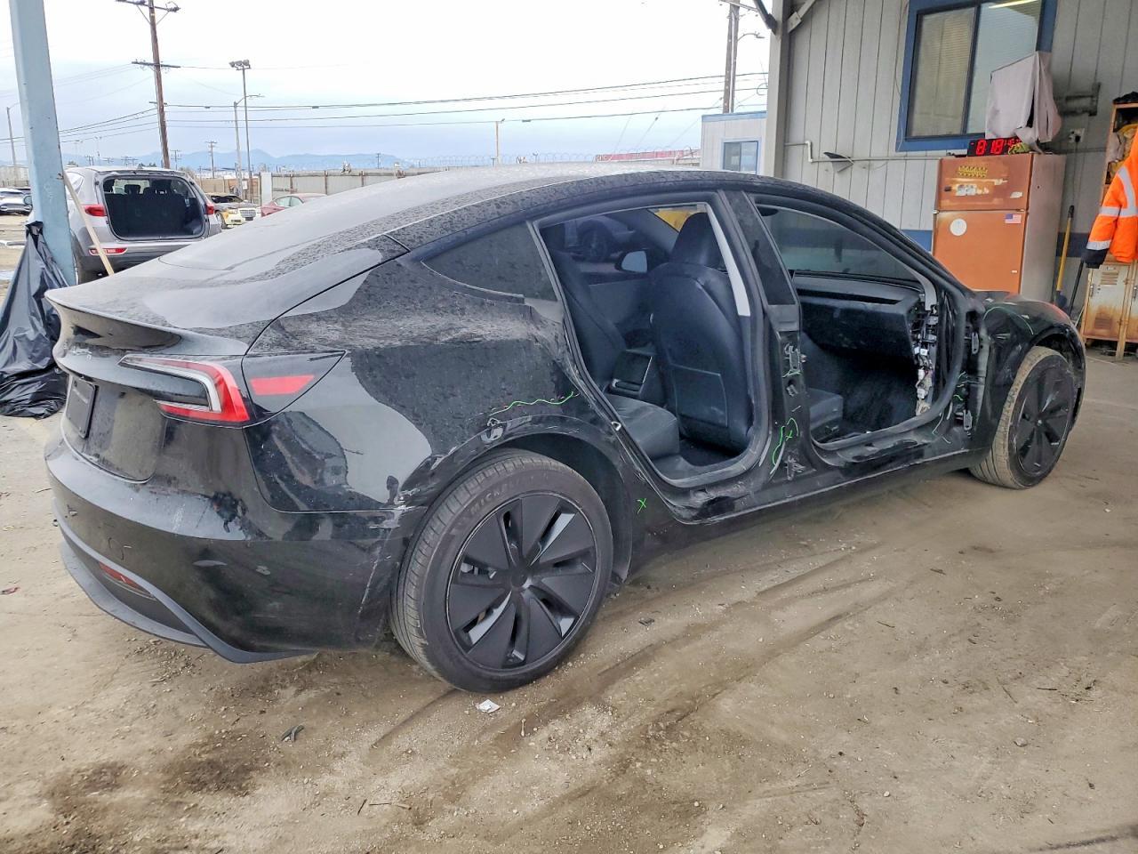 2025 TESLA MODEL 3