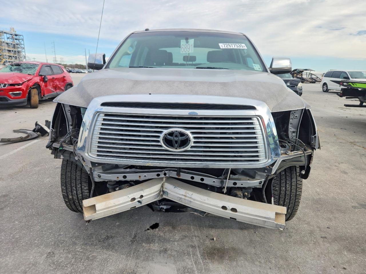 2011 TOYOTA TUNDRA