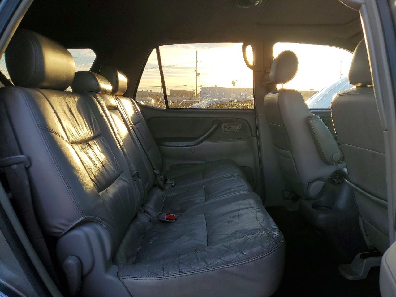 2005 TOYOTA Sequoia