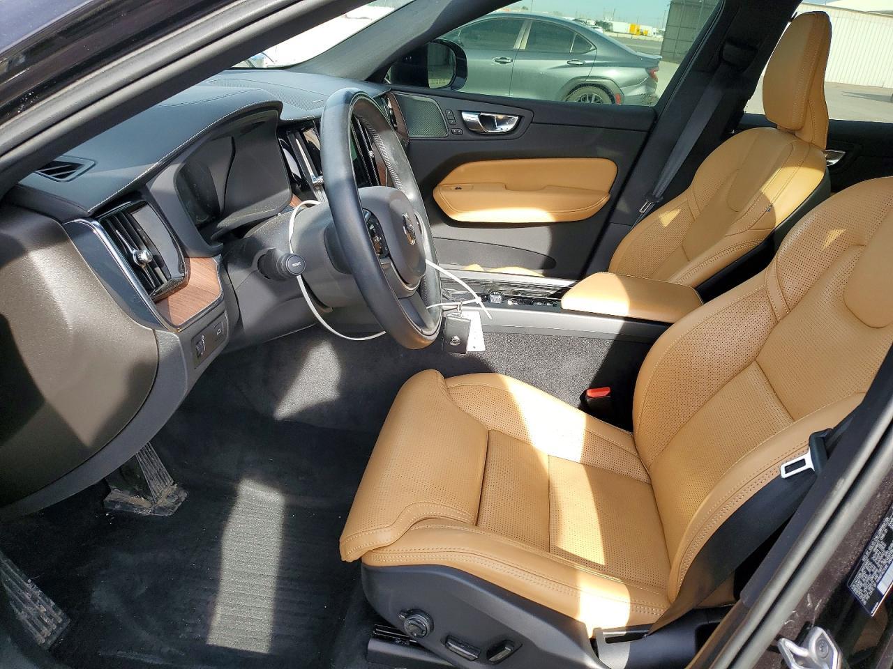 2021 VOLVO XC60