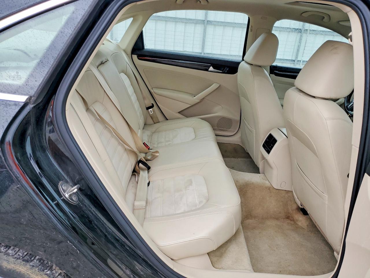 2015 VOLKSWAGEN Passat