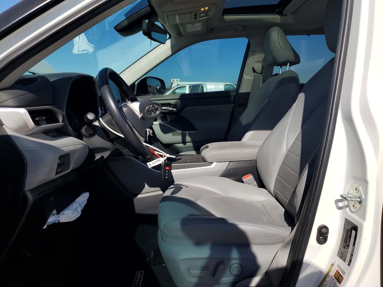 2022 TOYOTA HIGHLANDER