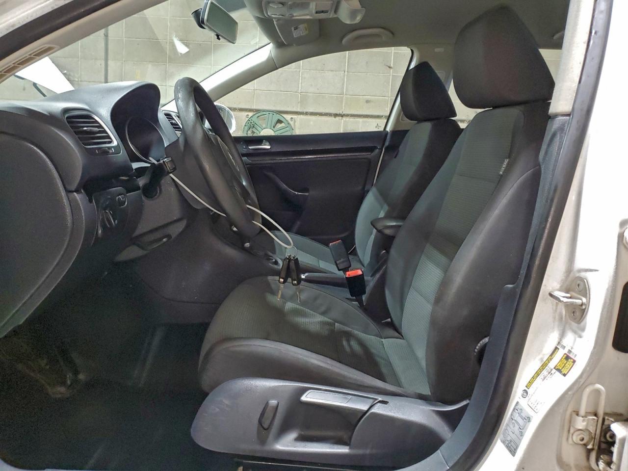 2011 VOLKSWAGEN JETTA