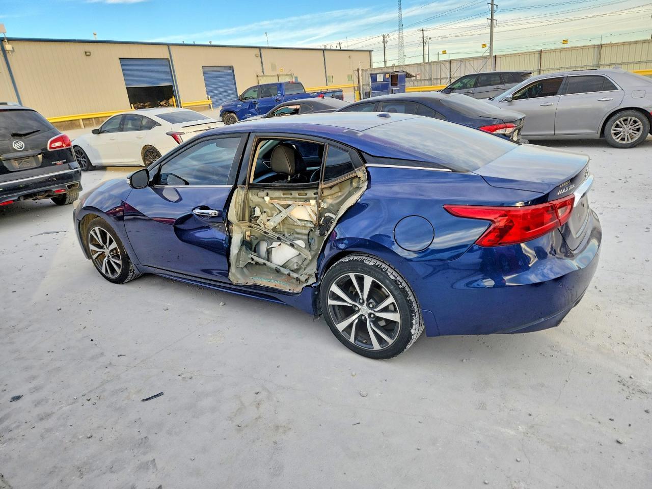 2017 NISSAN Maxima