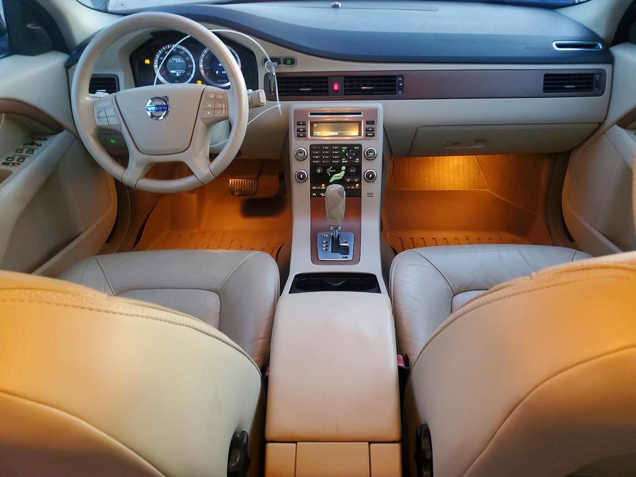 2010 VOLVO XC70