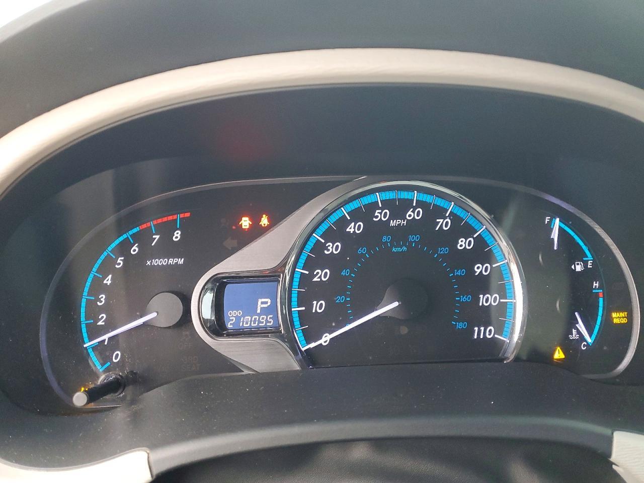 2011 TOYOTA SIENNA
