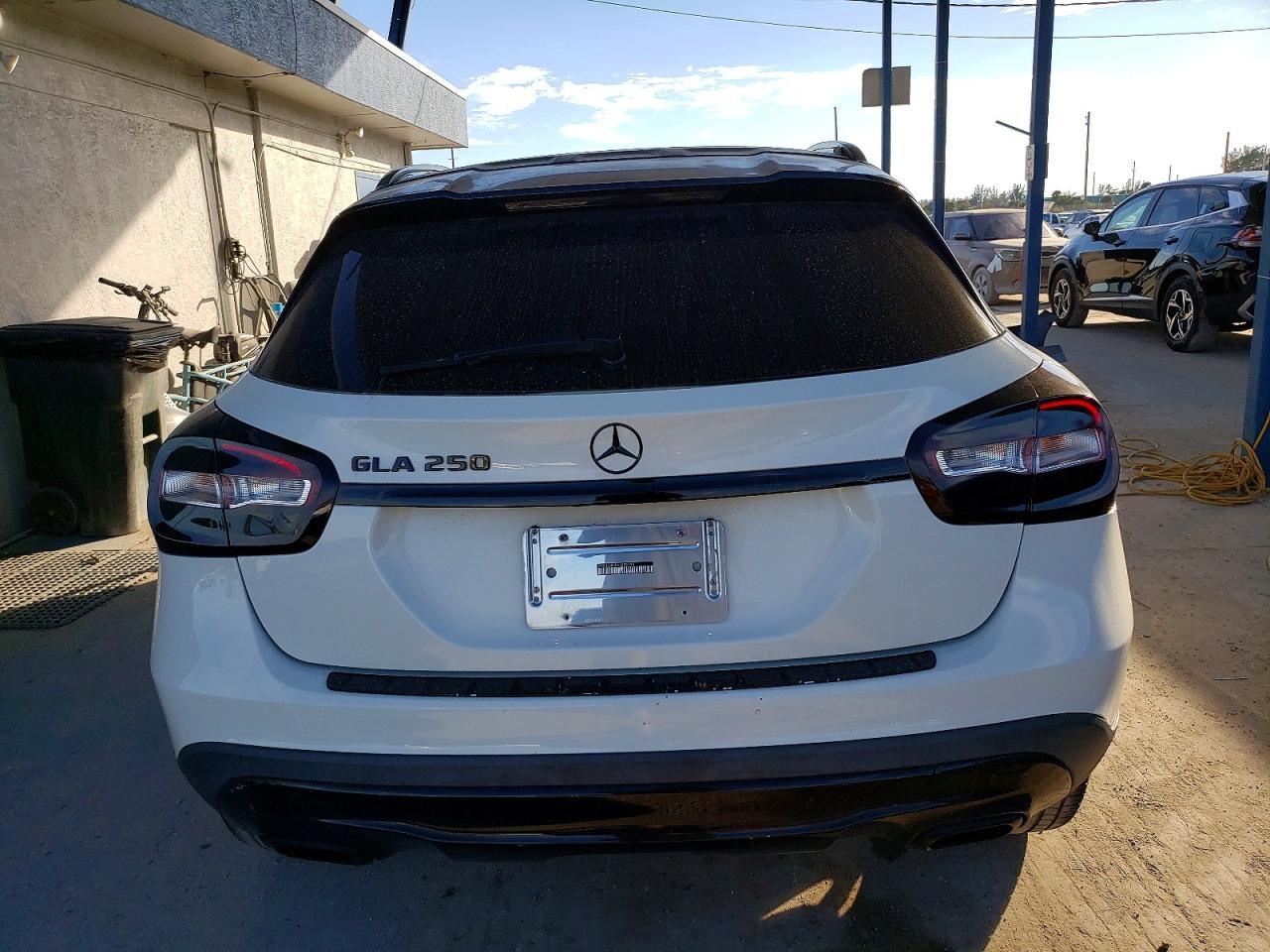 2017 MERCEDES-BENZ GLA-Class