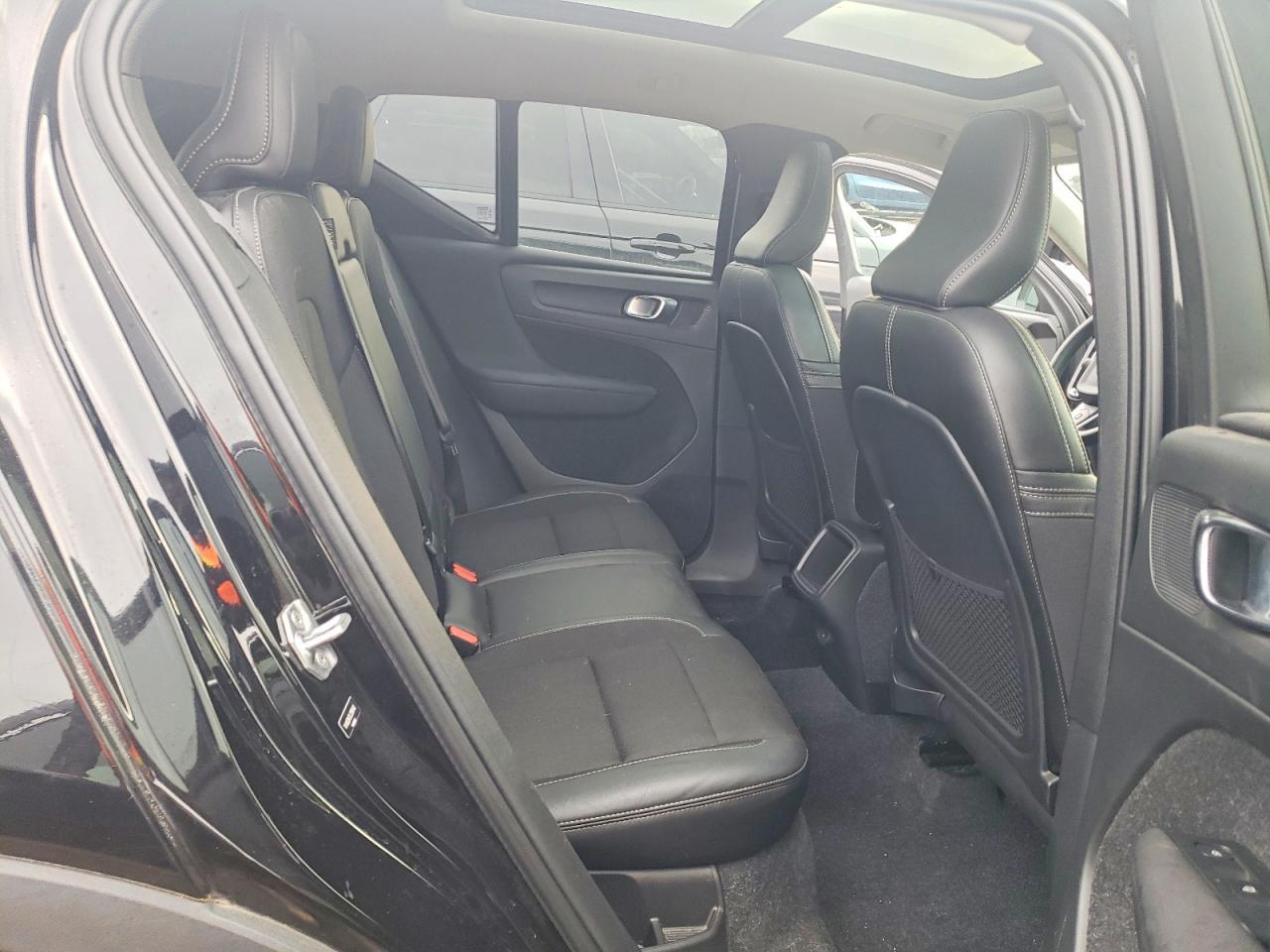 2020 VOLVO XC40