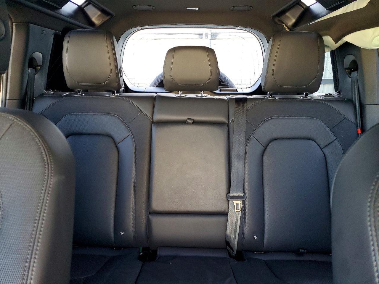 2024 LAND ROVER Defender