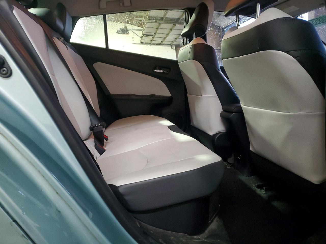 2016 TOYOTA PRIUS