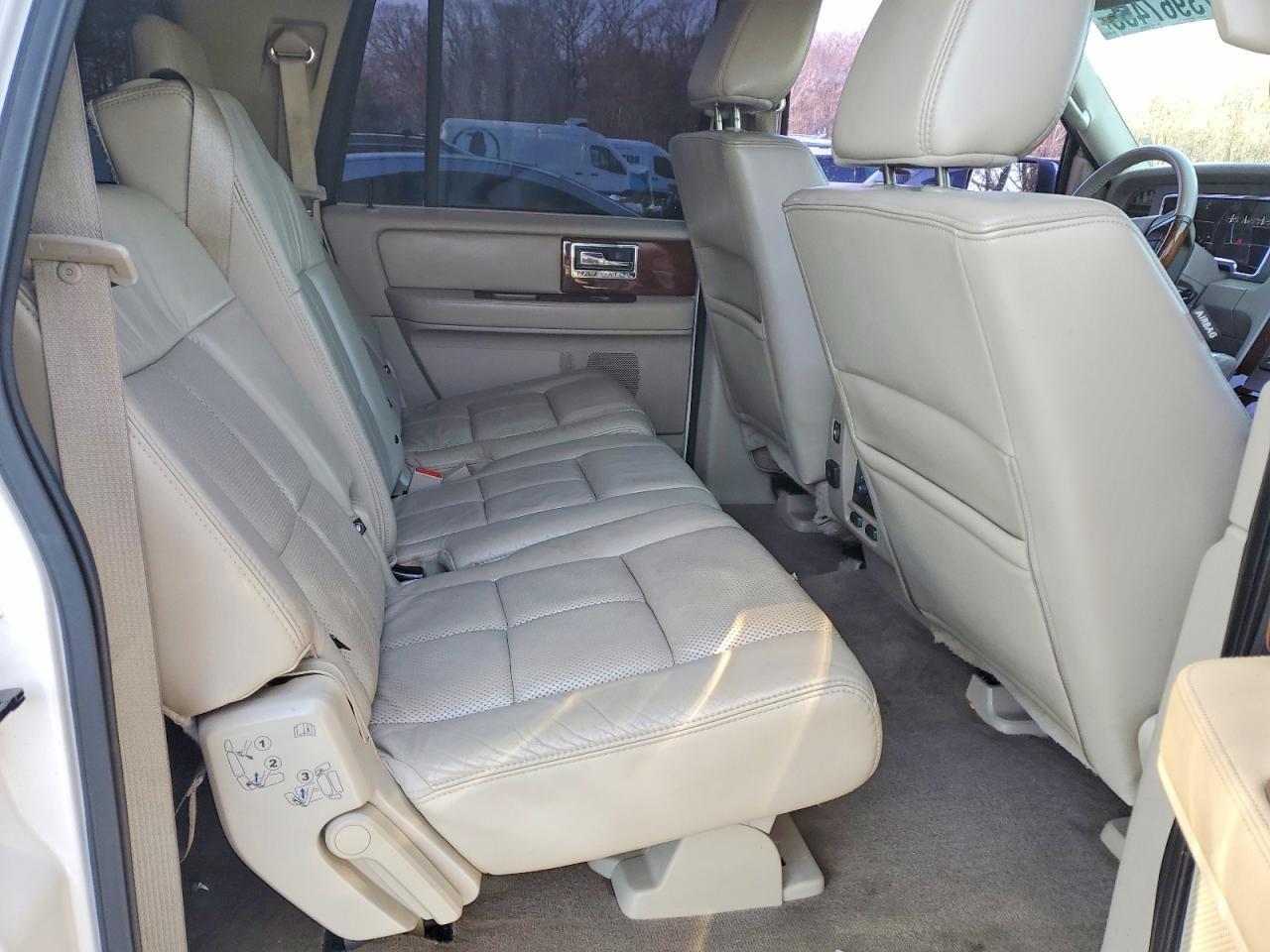 2011 LINCOLN Navigator