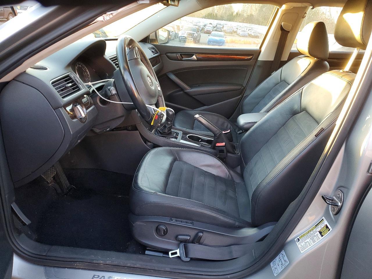 2014 VOLKSWAGEN Passat