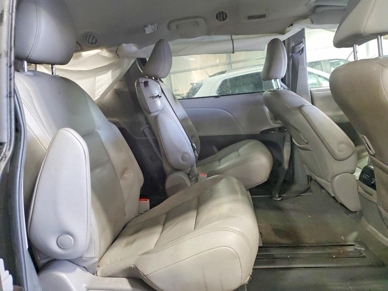 2019 TOYOTA SIENNA