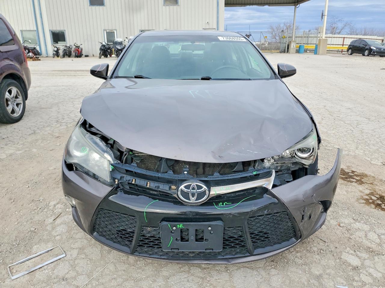 2016 TOYOTA CAMRY