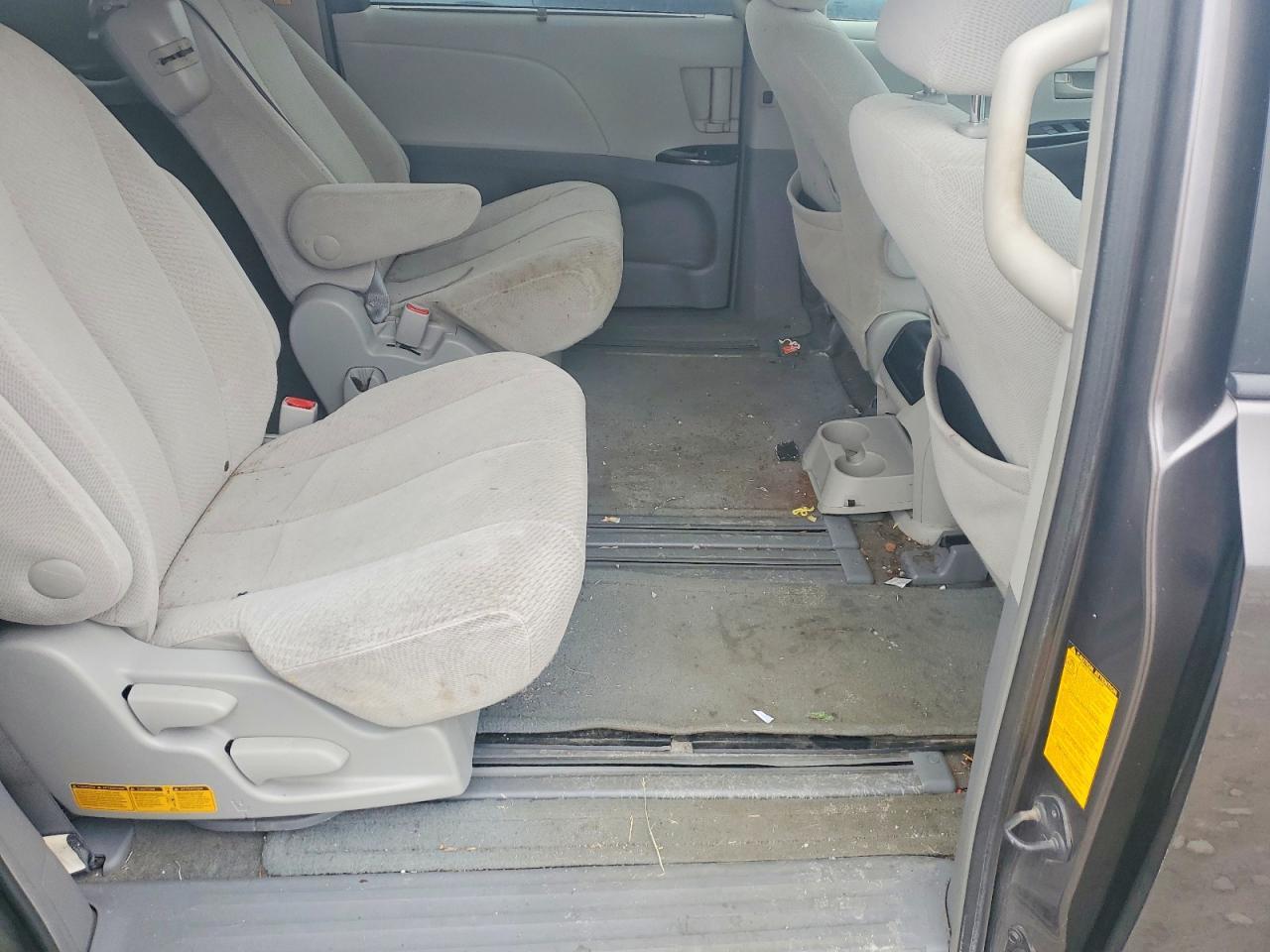 2014 TOYOTA SIENNA