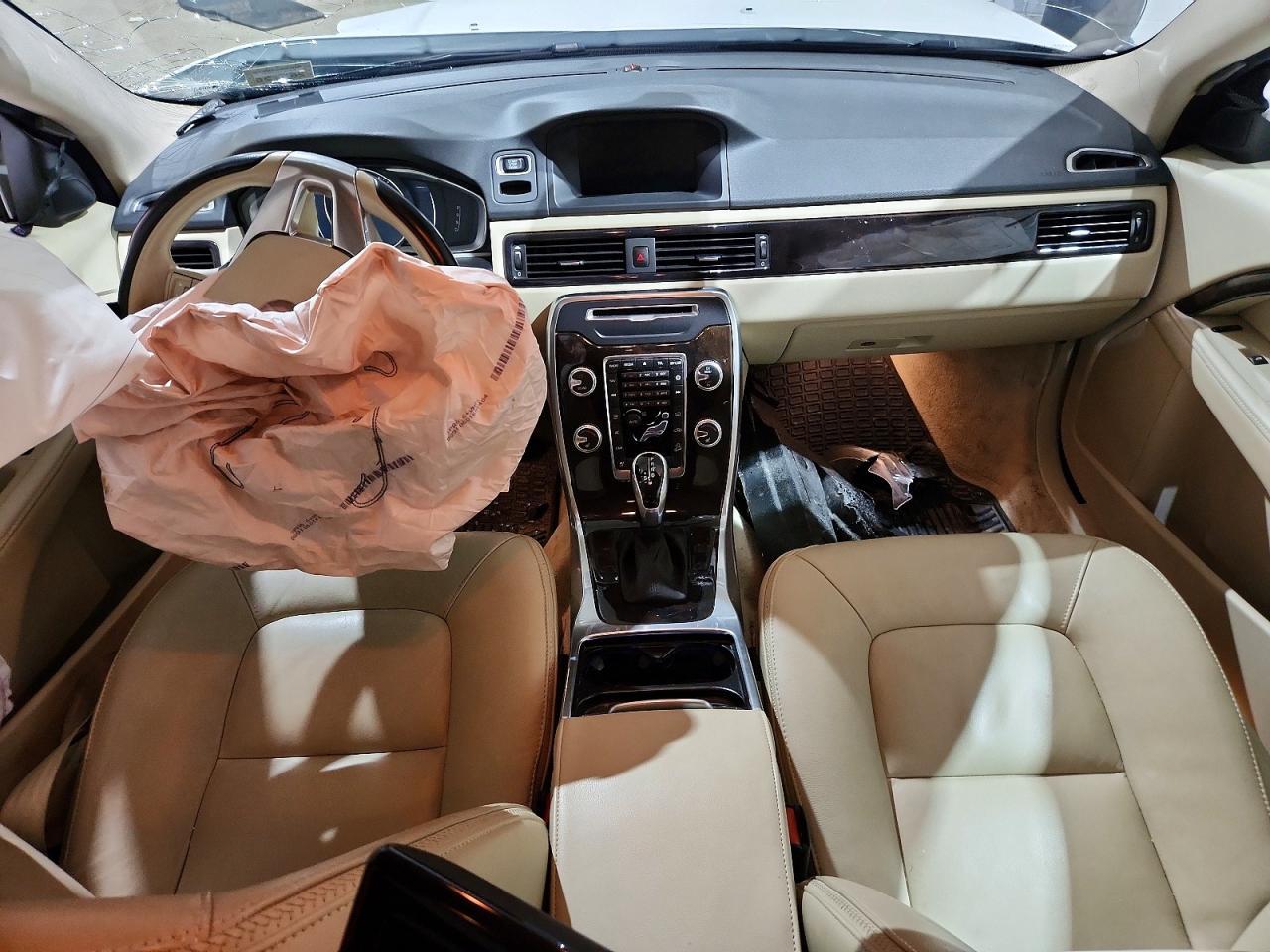 2016 VOLVO XC70