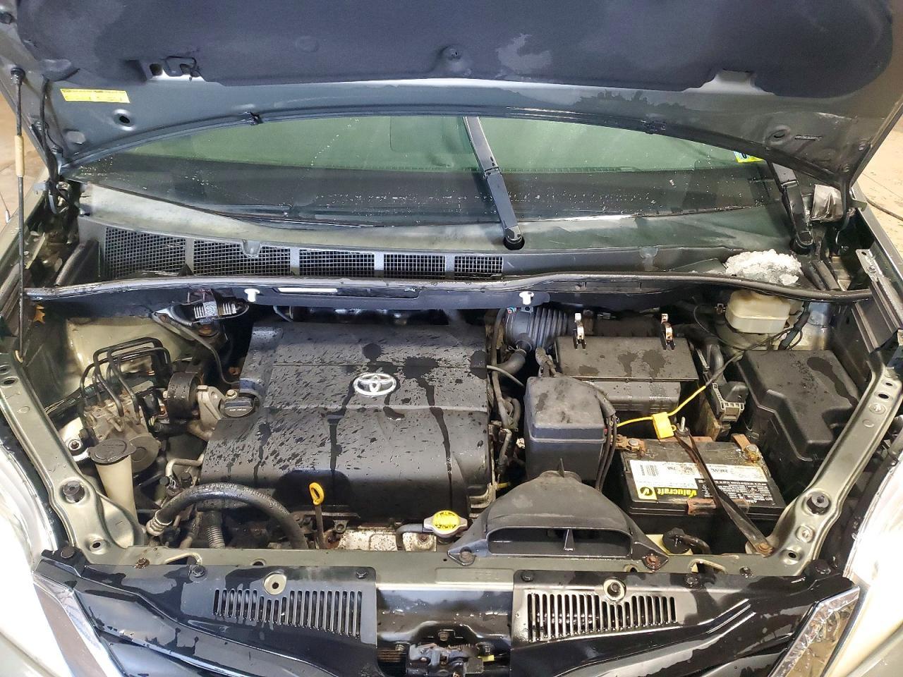 2011 TOYOTA SIENNA