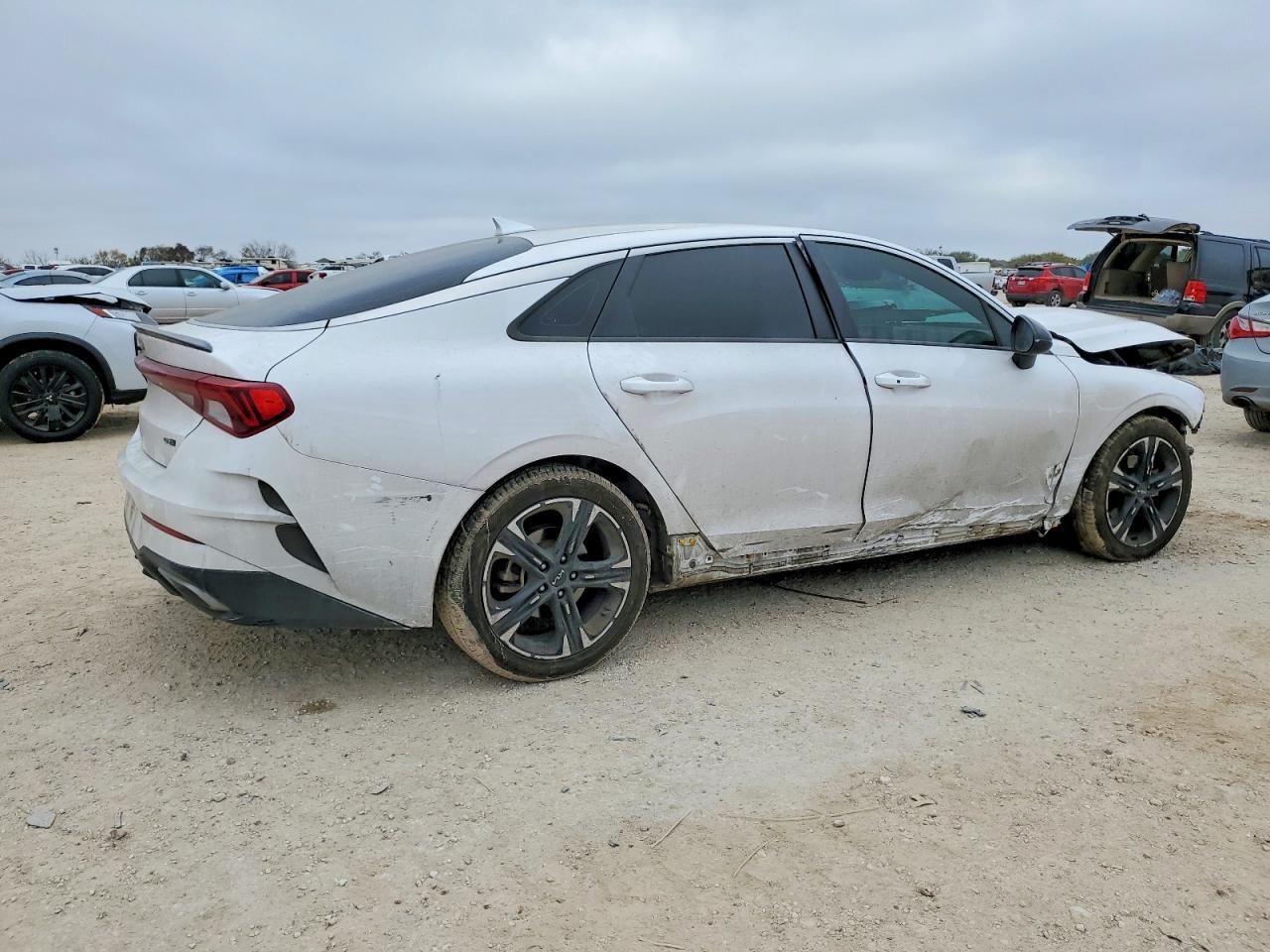 2022 KIA K5