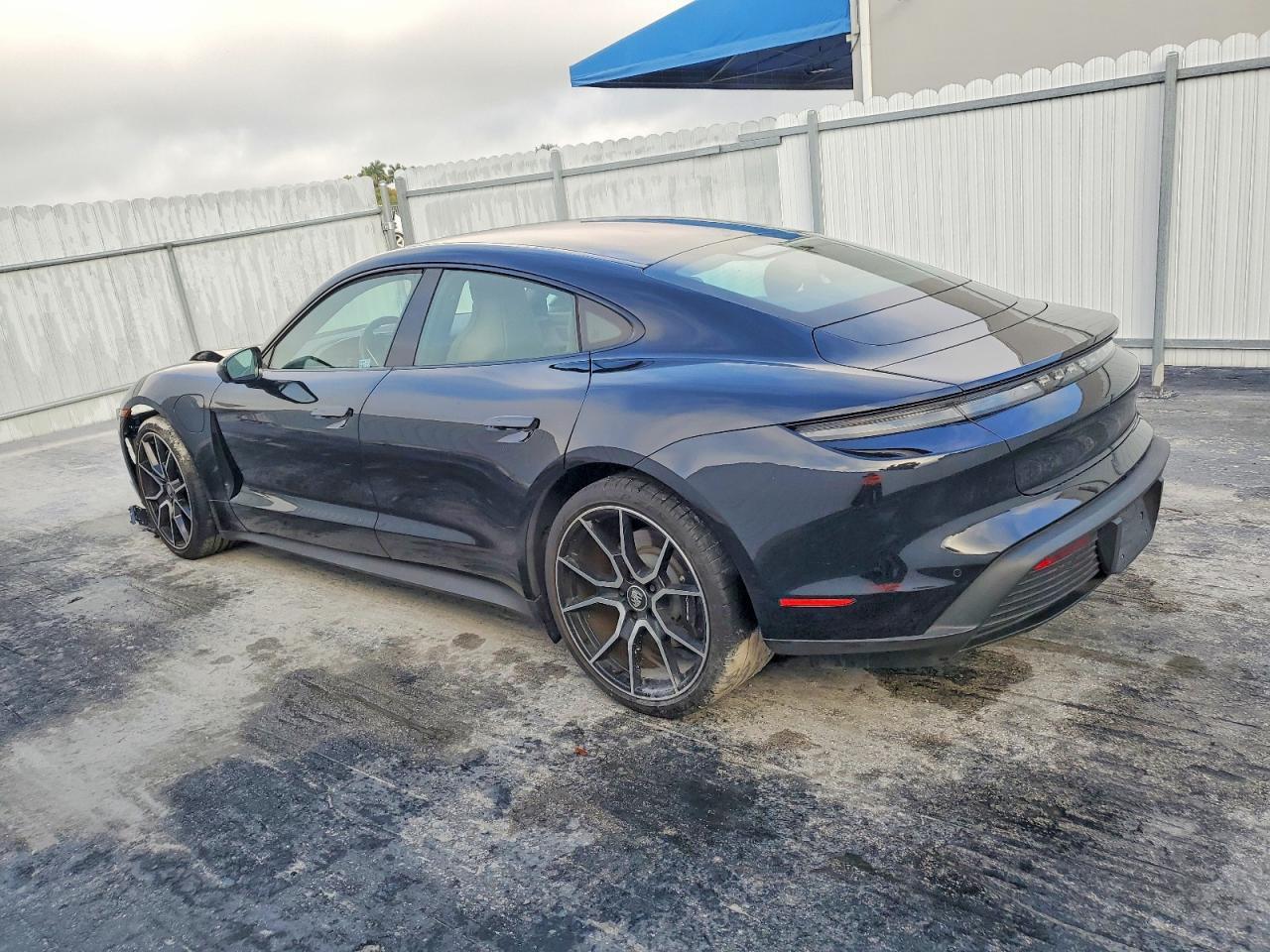 2024 PORSCHE Taycan
