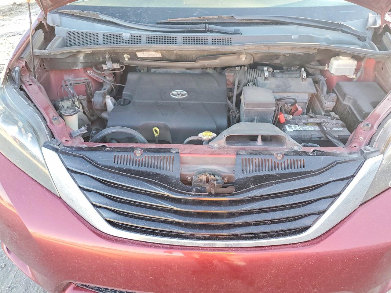 2014 TOYOTA SIENNA
