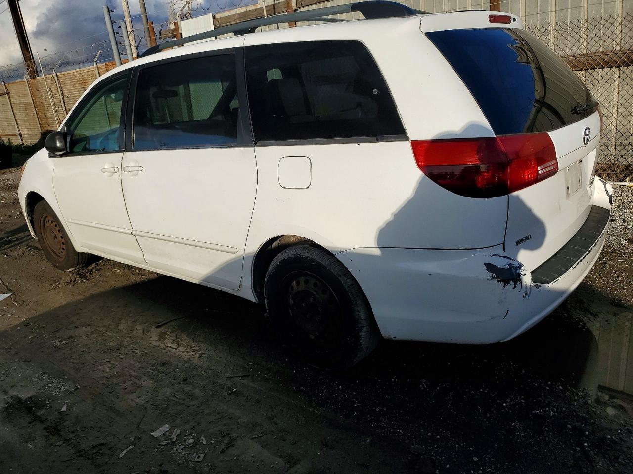 2004 TOYOTA SIENNA