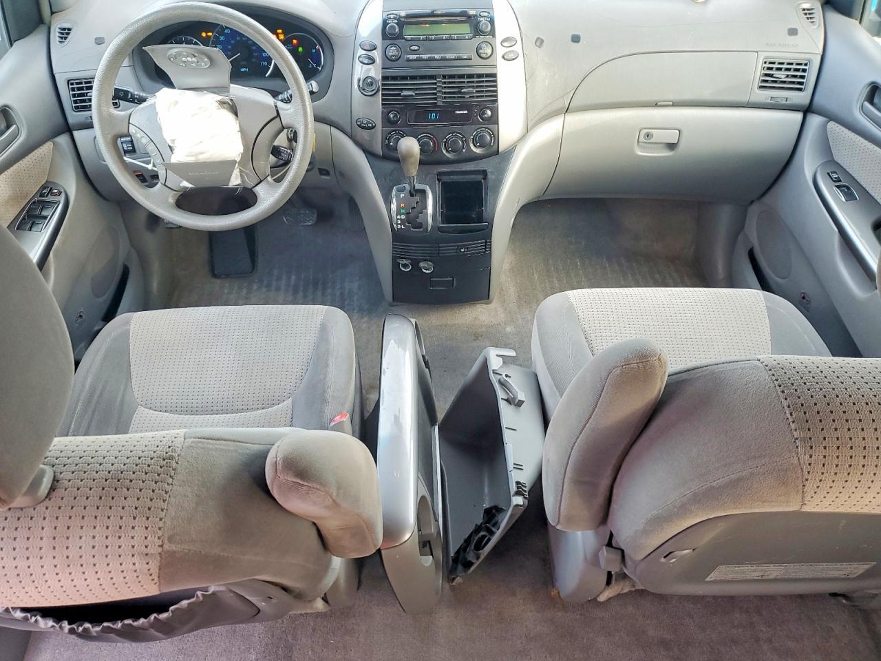 2010 TOYOTA SIENNA