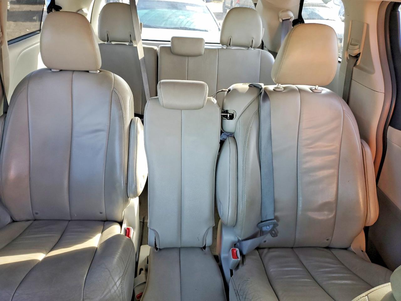 2013 TOYOTA SIENNA