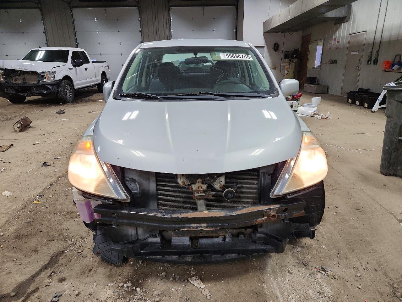 2009 NISSAN VERSA