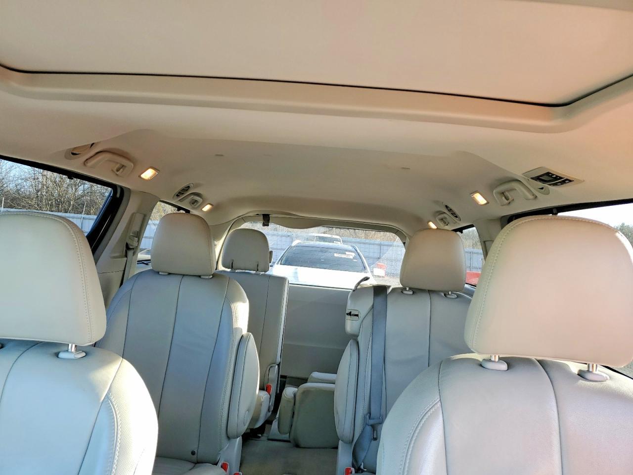 2013 TOYOTA SIENNA