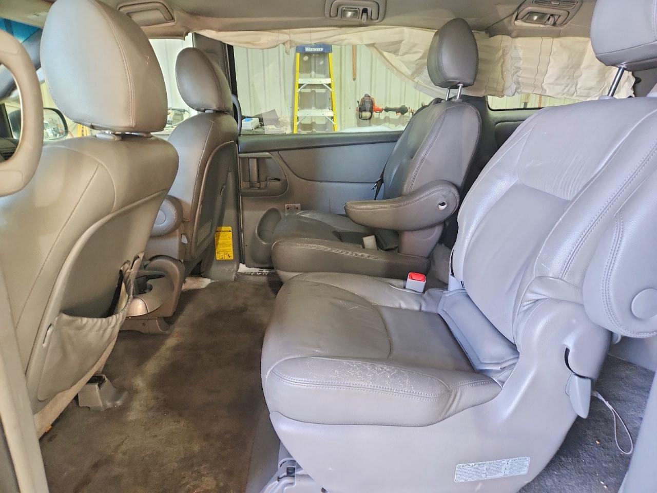 2009 TOYOTA SIENNA