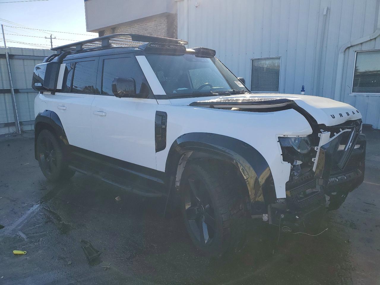 2024 LAND ROVER Defender