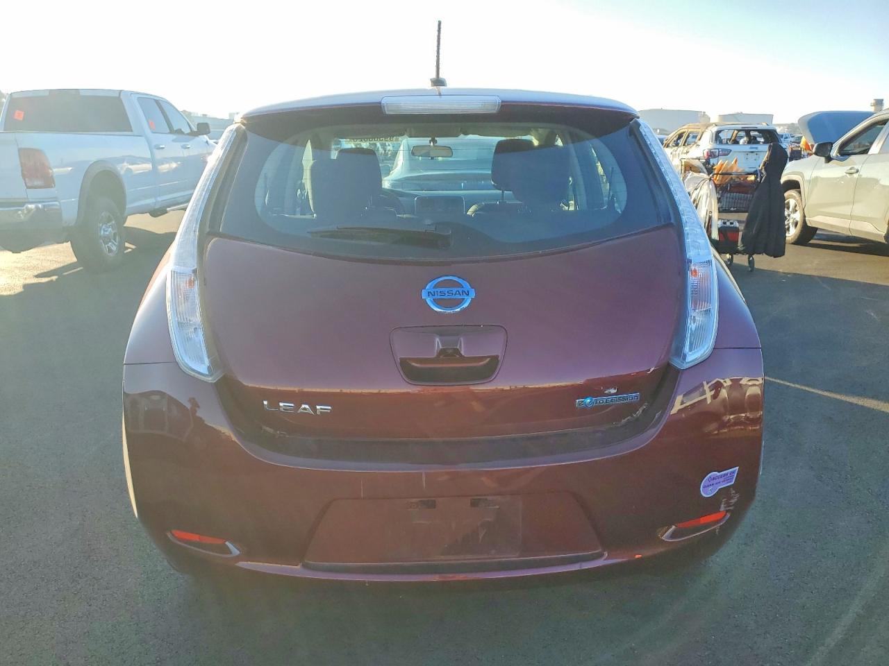 2017 NISSAN LEAF