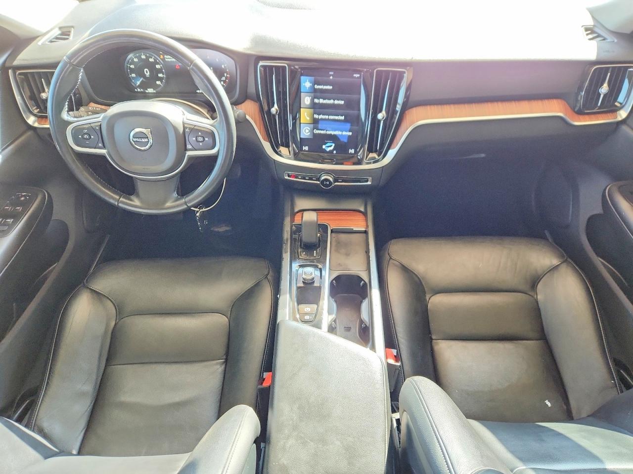 2022 VOLVO S60