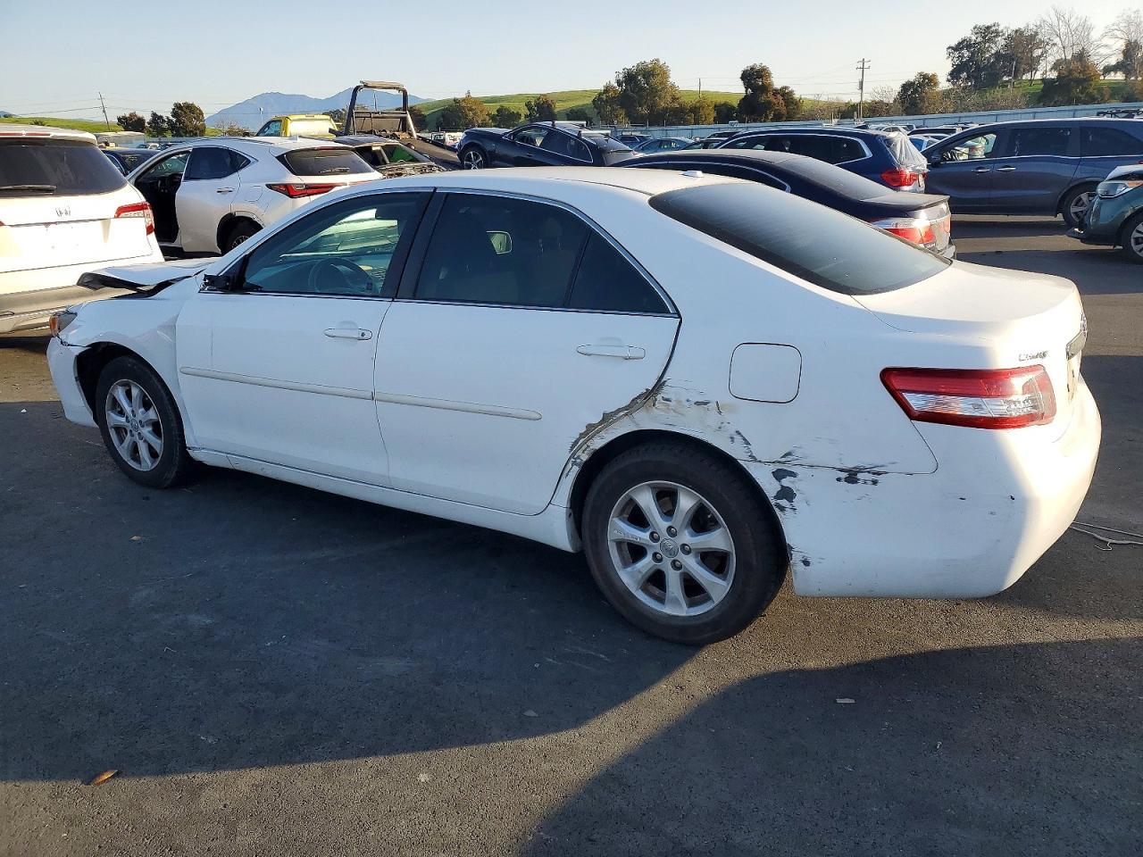 2011 TOYOTA CAMRY