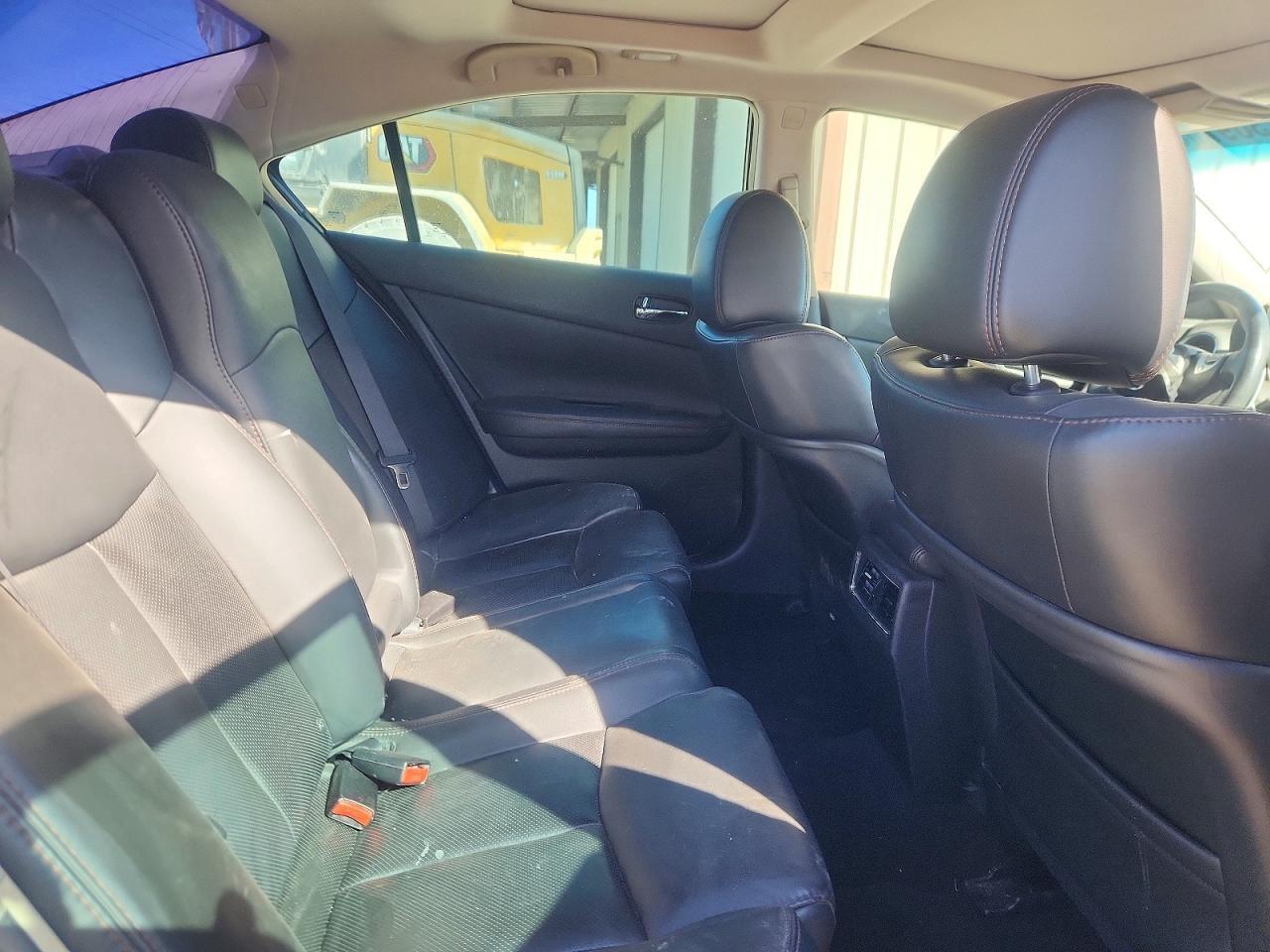 2014 NISSAN Maxima