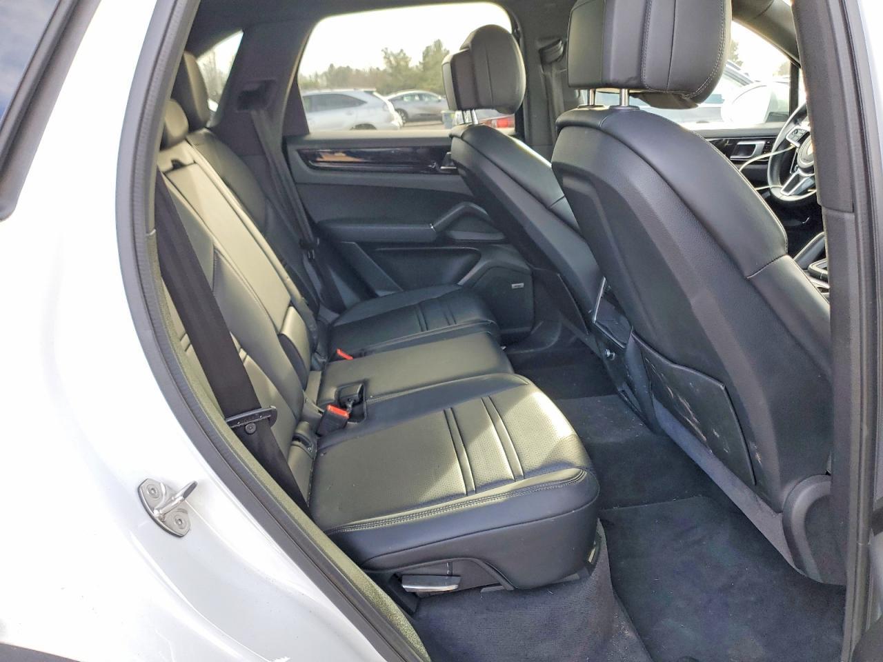 2021 PORSCHE CAYENNE