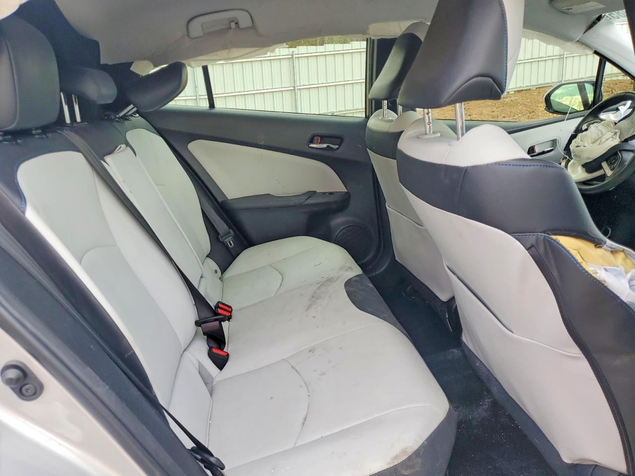 2016 TOYOTA PRIUS