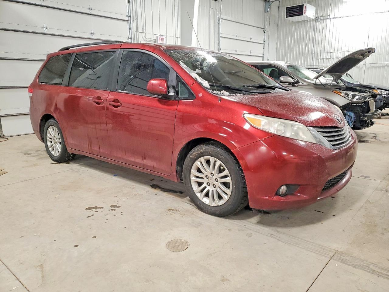 2012 TOYOTA SIENNA