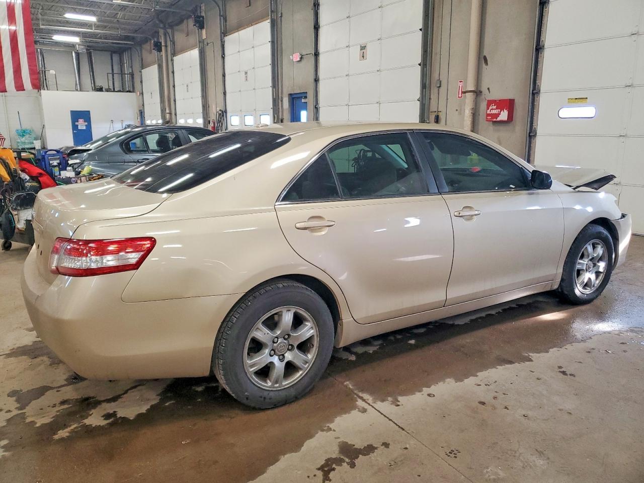 2011 TOYOTA CAMRY