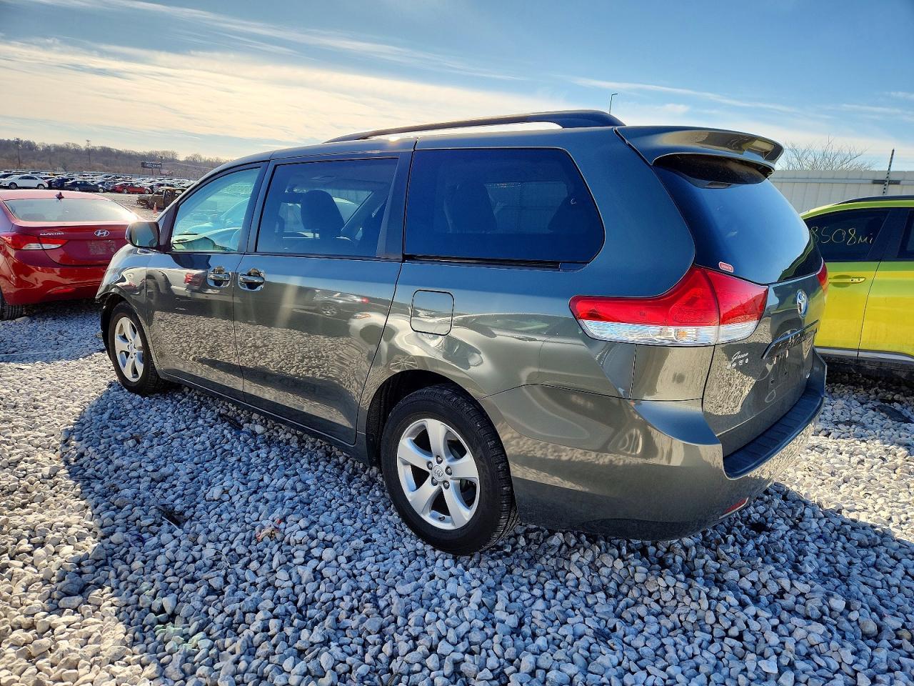 2012 TOYOTA SIENNA