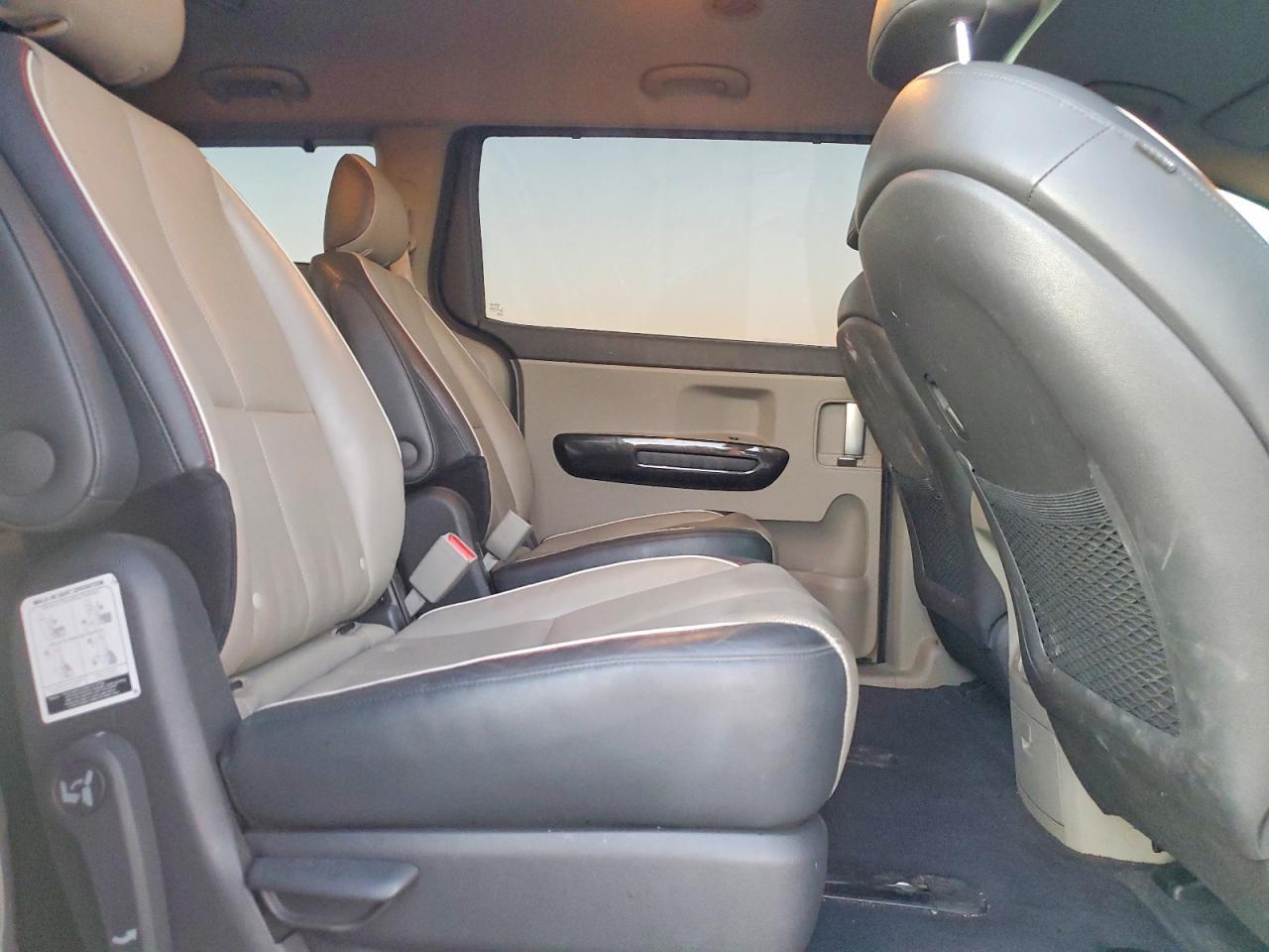 2016 KIA SEDONA