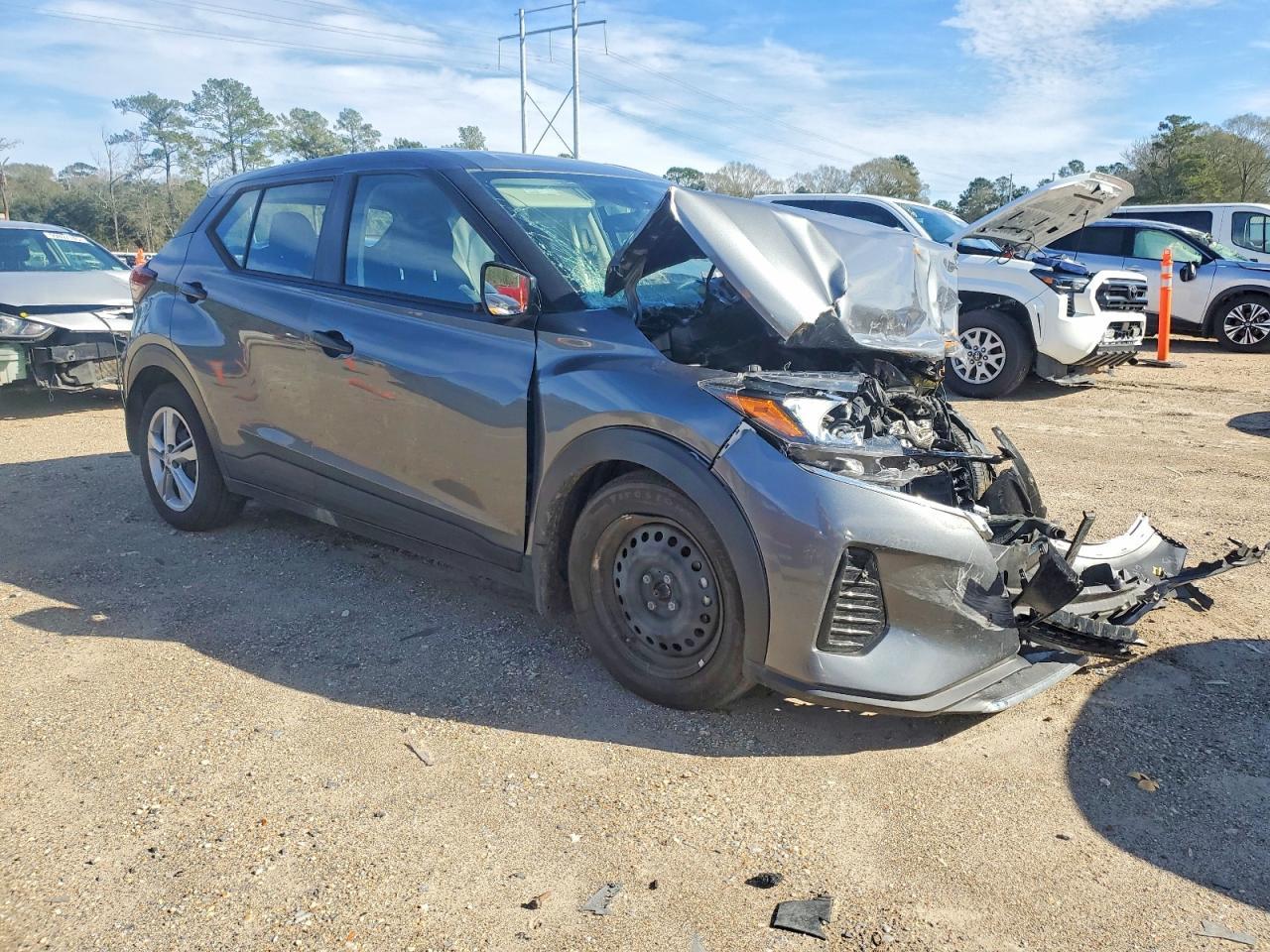 2024 NISSAN KICKS