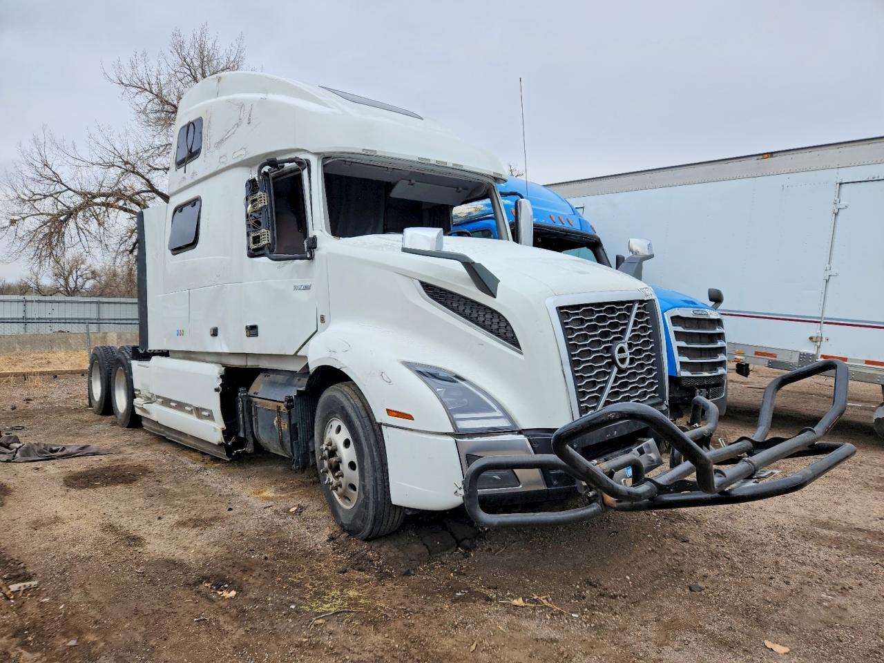 2022 VOLVO VNL