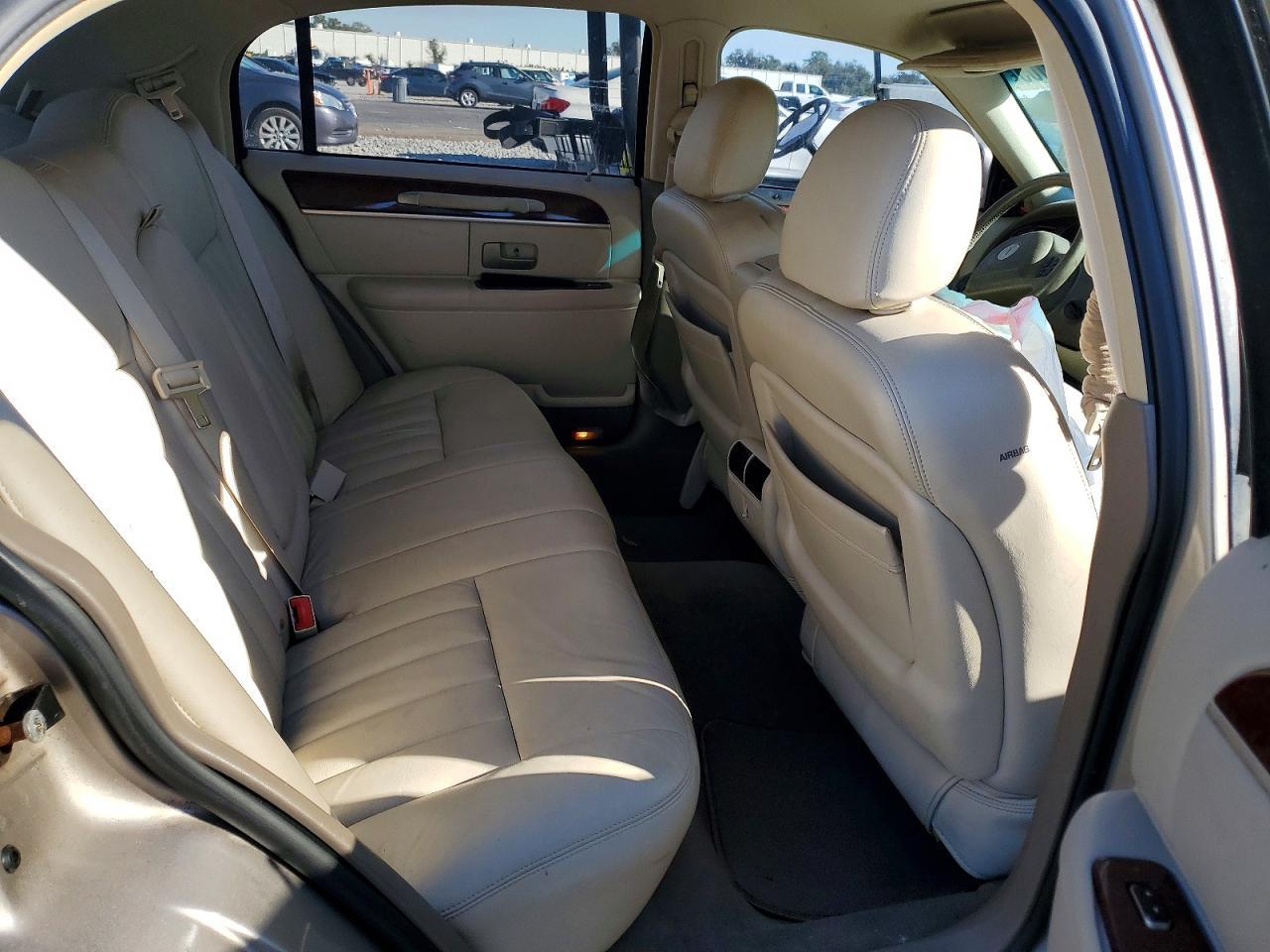 2003 LINCOLN Town Car